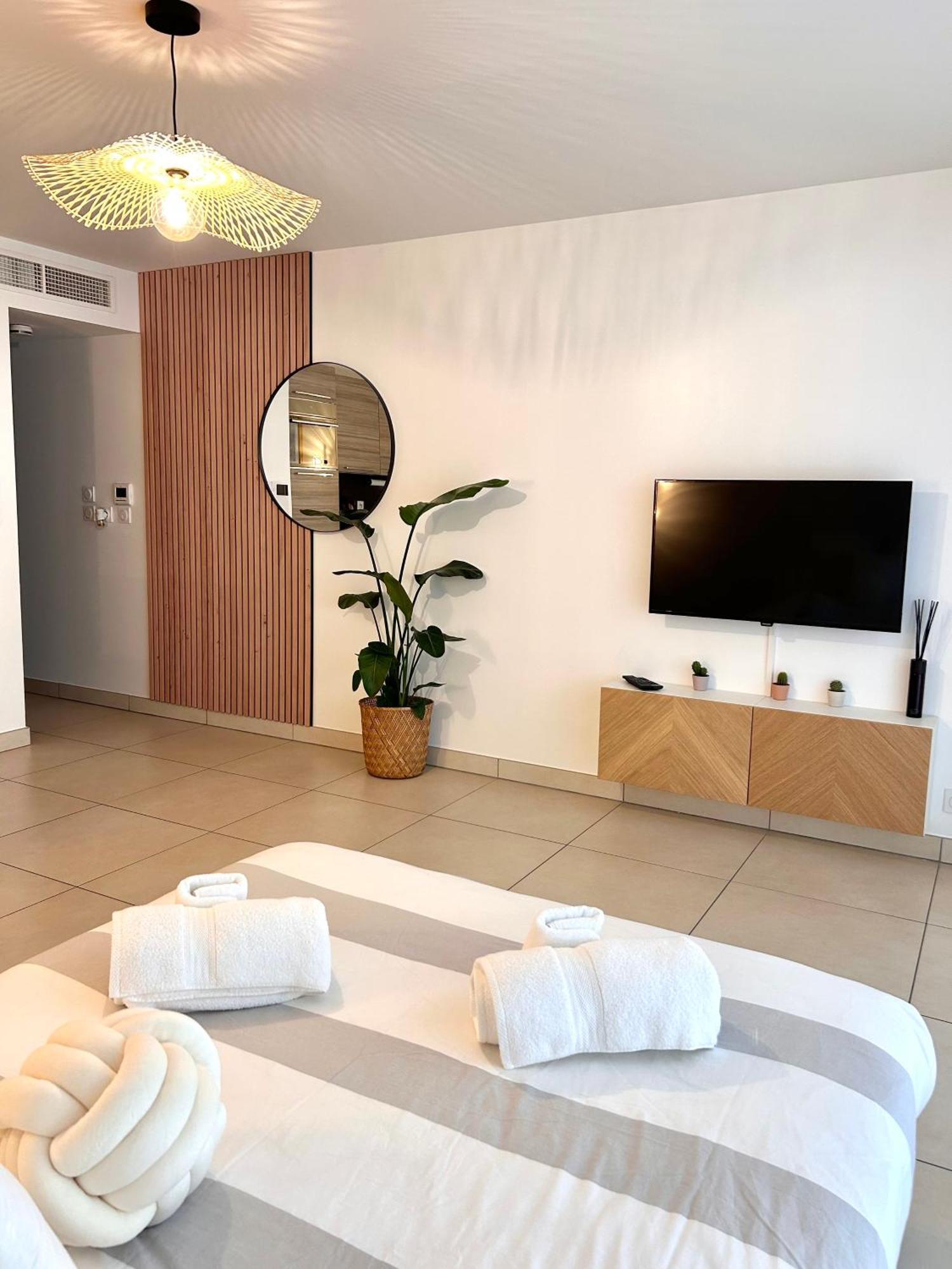 Studio Neuf - Portes De Monaco - Confort - Wifi - Clim エクステリア 写真